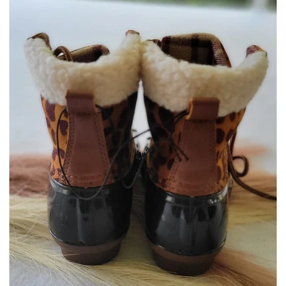 Laundry Heart  Girls duck boot leopard print, Size 2 - Picture 7 of 7